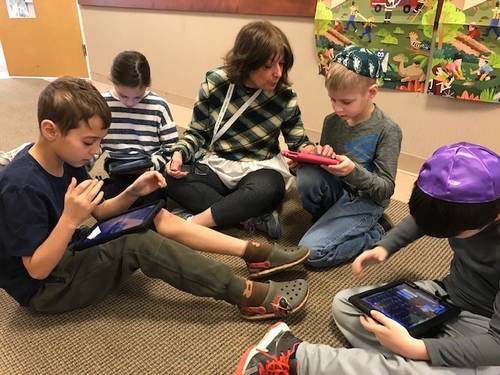 Using tablets to practice Hebrew reading